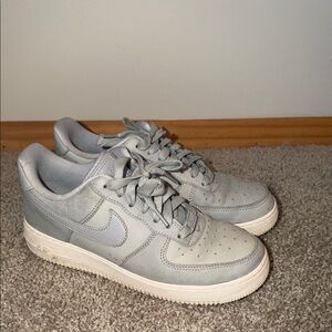 Nike Air Gray Sneakers with White Soles women’s 8